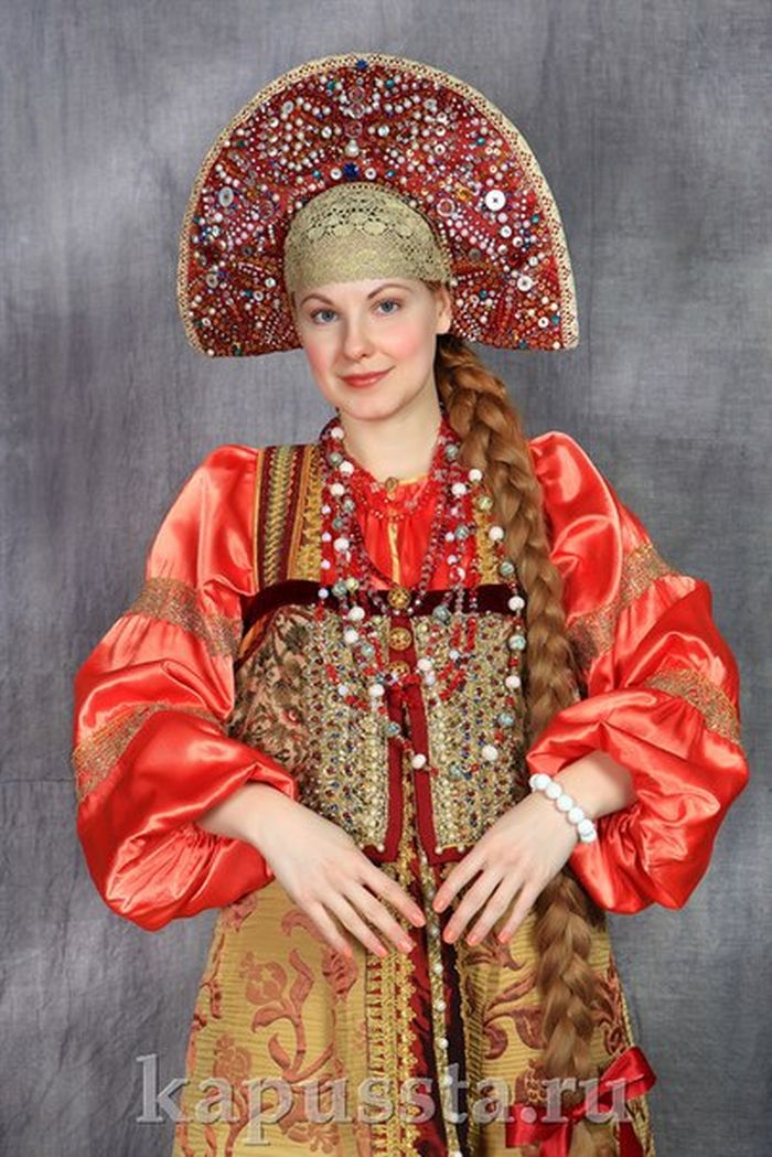 Русский костюм в нарядном кокошнике