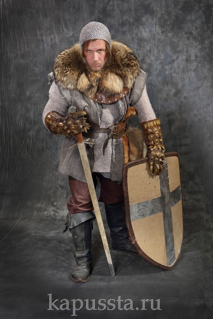 Костюм воина викингов с мечом и щитом