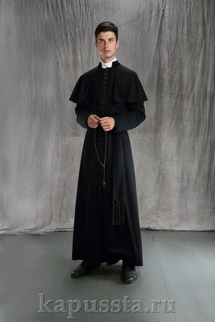 Костюм католического священника