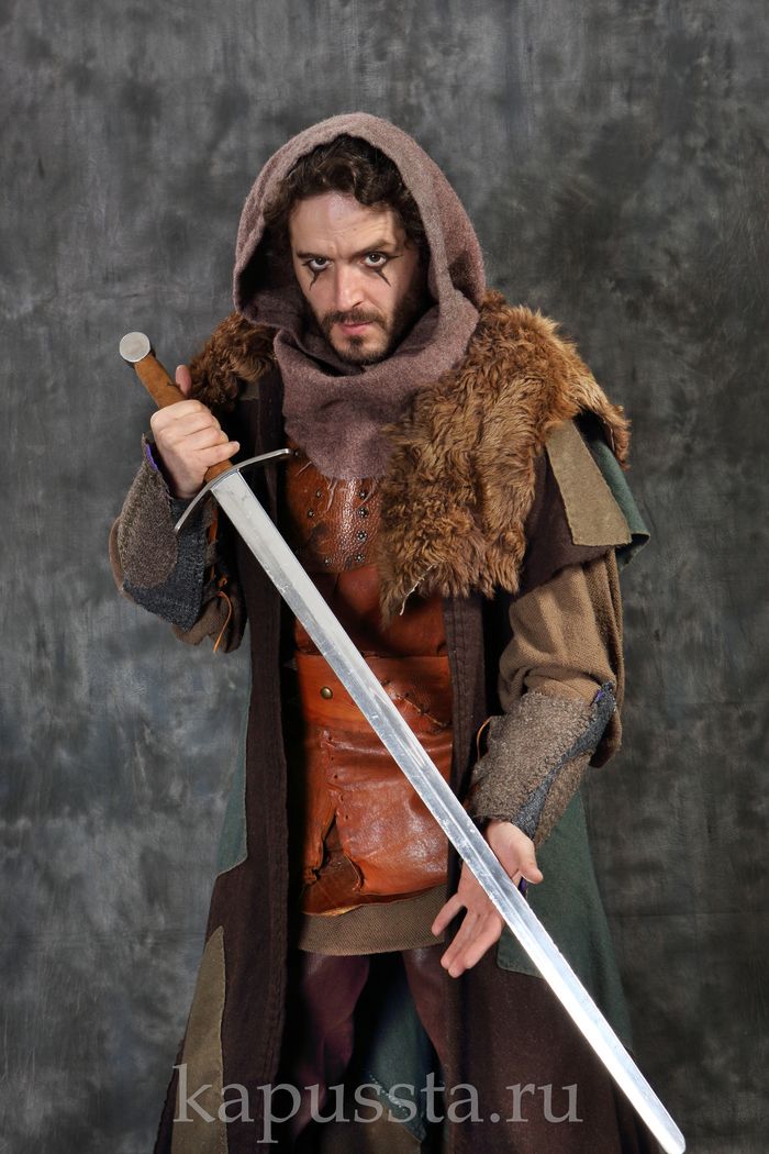Костюм воина викингов с мечом