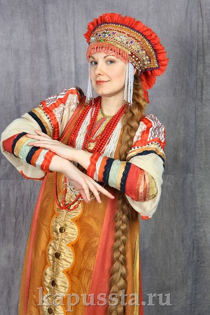 Русский нарядный костюм  в кокошнике