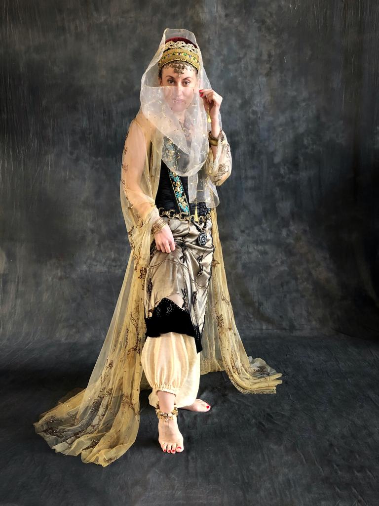 Восточный женский костюм с шароварами