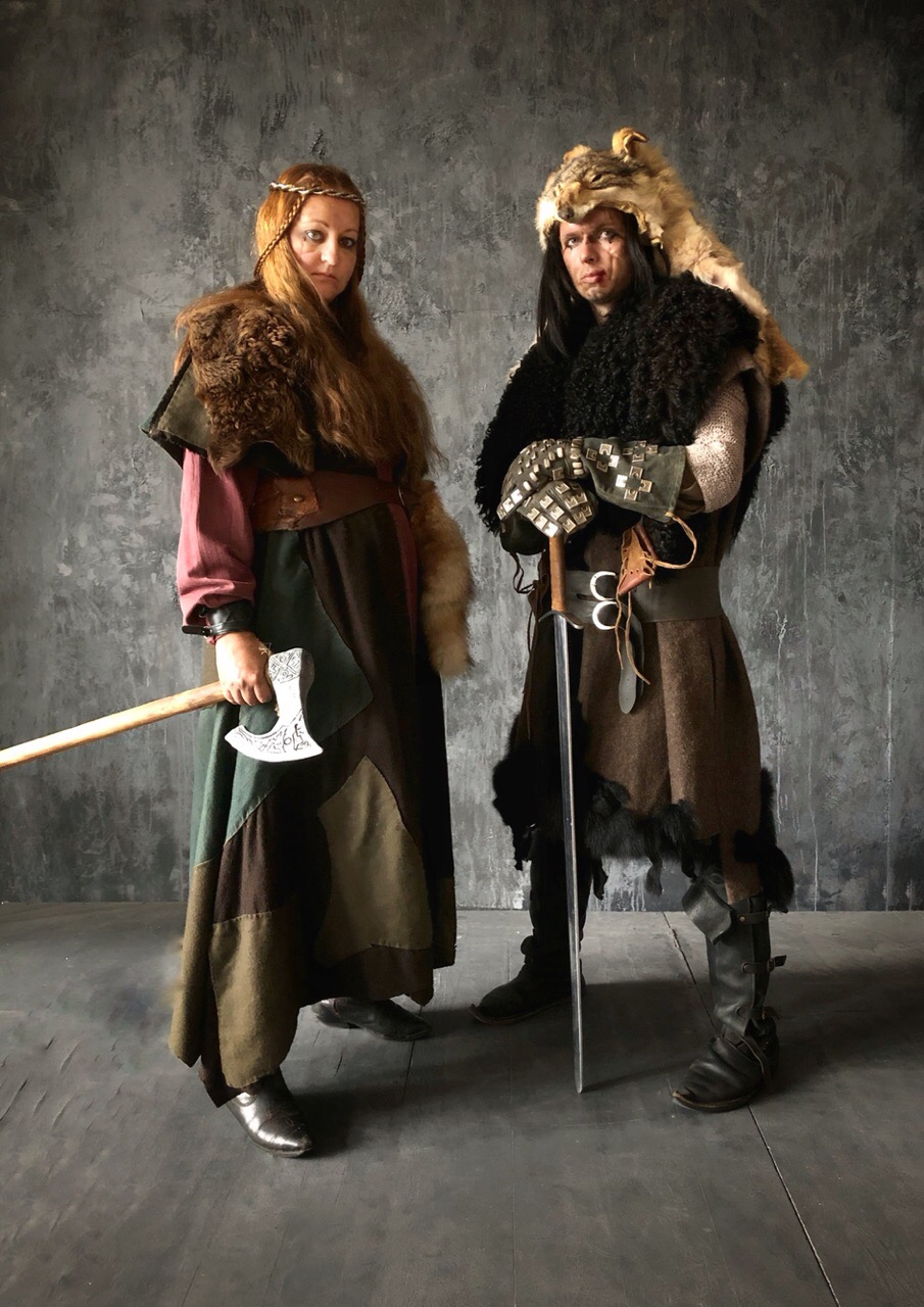 Фантазийные костюмы викингов с меховыми воротниками
